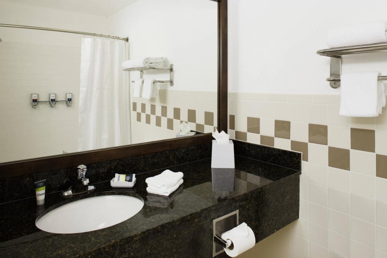 Four Points By Sheraton Fort Myers Airport Exterior photo